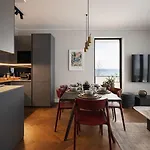 Luxury Waterfront With Sea Views, Sunset Terraces And Free Parking, One With A Huum Sauna, The Other With A Bathtub Lejlighed