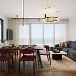 شقة Luxury Waterfront With Sea Views, Sunset Terraces And Free Parking, One With A Huum Sauna, The Other With A Bathtub