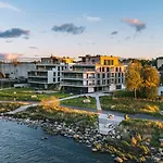 Luxury Waterfront With Sea Views, Sunset Terraces And Free Parking, One With A Huum Sauna, The Other With A Bathtub شقة *