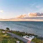 Luxury Waterfront With Sea Views, Sunset Terraces And Free Parking, One With A Huum Sauna, The Other With A Bathtub * تالين