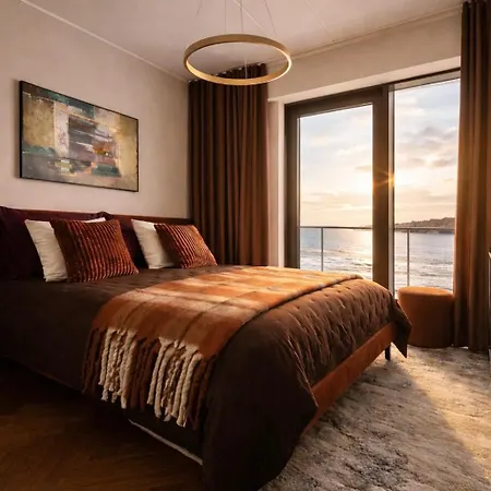 Luxury Waterfront With Sea Views, Sunset Terraces And Free Parking, One With A Huum Sauna, The Other With A Bathtub تالين