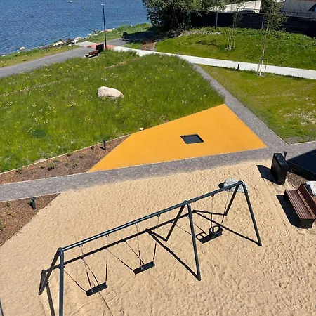 Luxury Waterfront With Sea Views, Sunset Terraces And Free Parking, One With A Huum Sauna, The Other With A Bathtub