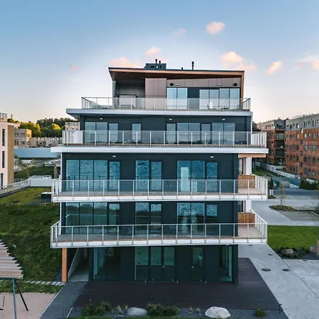 Luxury Waterfront With Sea Views, Sunset Terraces And Free Parking, One With A Huum Sauna, The Other With A Bathtub شقة