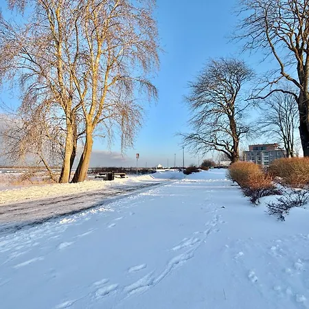 Luxury Waterfront With Sea Views, Sunset Terraces And Free Parking, One With A Huum Sauna, The Other With A Bathtub Korter