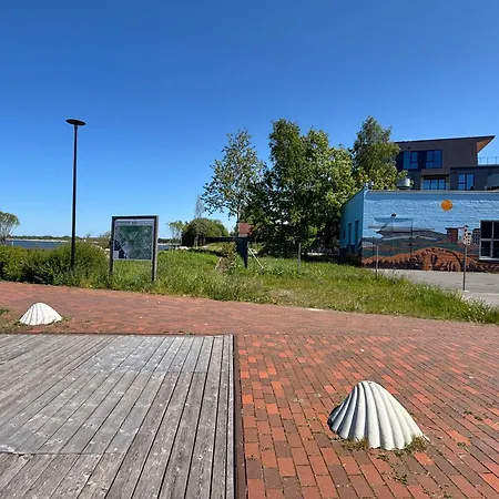 Luxury Waterfront With Sea Views, Sunset Terraces And Free Parking, One With A Huum Sauna, The Other With A Bathtub Korter