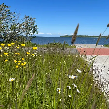 Luxury Waterfront With Sea Views, Sunset Terraces And Free Parking, One With A Huum Sauna, The Other With A Bathtub *