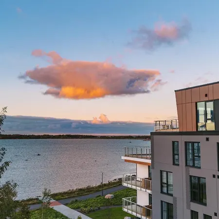 شقة Luxury Waterfront With Sea Views, Sunset Terraces And Free Parking, One With A Huum Sauna, The Other With A Bathtub