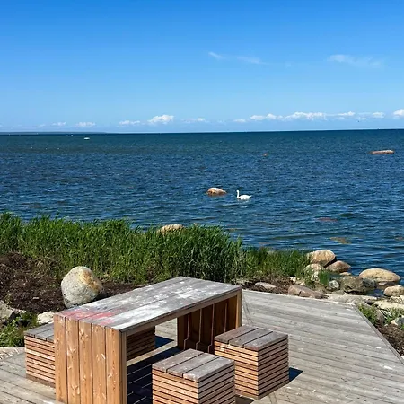 Luxury Waterfront With Sea Views, Sunset Terraces And Free Parking, One With A Huum Sauna, The Other With A Bathtub