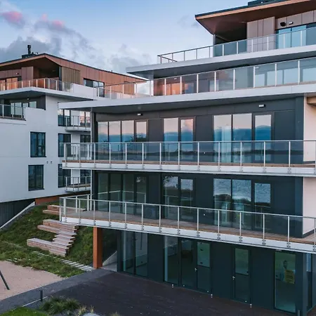 Luxury Waterfront With Sea Views, Sunset Terraces And Free Parking, One With A Huum Sauna, The Other With A Bathtub شقة