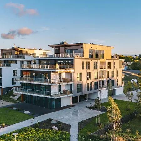 Luxury Waterfront With Sea Views, Sunset Terraces And Free Parking, One With A Huum Sauna, The Other With A Bathtub شقة *