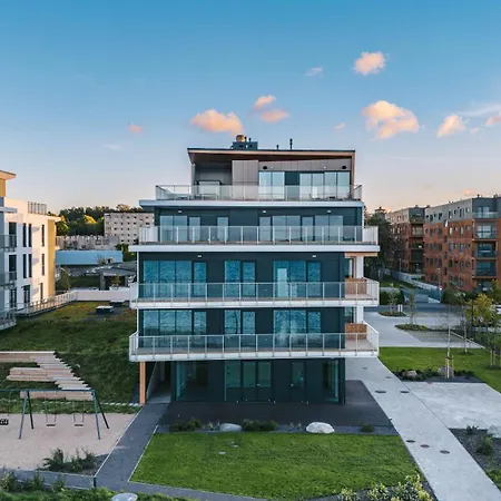 Luxury Waterfront With Sea Views, Sunset Terraces And Free Parking, One With A Huum Sauna, The Other With A Bathtub *