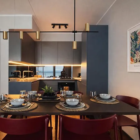 شقة Luxury Waterfront With Sea Views, Sunset Terraces And Free Parking, One With A Huum Sauna, The Other With A Bathtub تالين