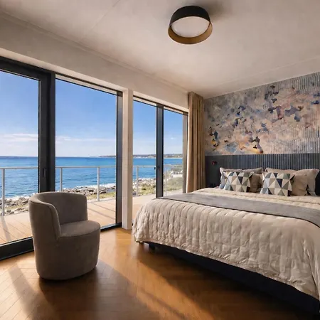 شقة Luxury Waterfront With Sea Views, Sunset Terraces And Free Parking, One With A Huum Sauna, The Other With A Bathtub