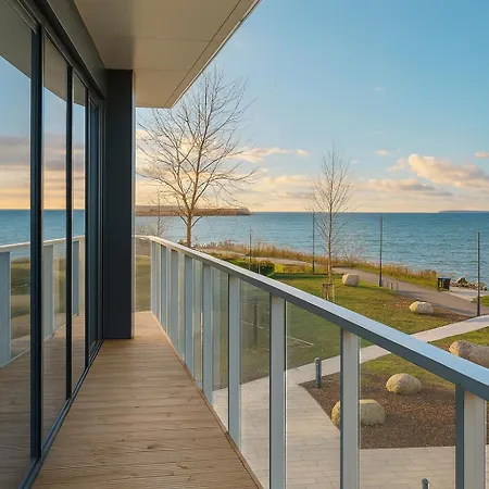 شقة Luxury Waterfront With Sea Views, Sunset Terraces And Free Parking, One With A Huum Sauna, The Other With A Bathtub *