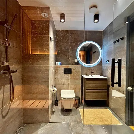 Luxury Waterfront With Sea Views, Sunset Terraces And Free Parking, One With A Huum Sauna, The Other With A Bathtub شقة