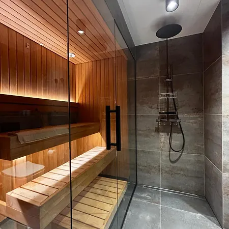 شقة Luxury Waterfront With Sea Views, Sunset Terraces And Free Parking, One With A Huum Sauna, The Other With A Bathtub *