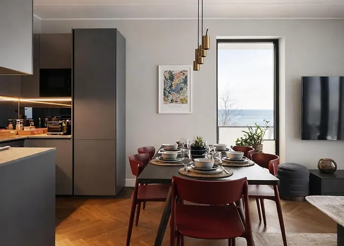 Luxury Waterfront With Sea Views, Sunset Terraces And Free Parking, One With A Huum Sauna, The Other With A Bathtub Apartman