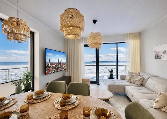 Korter Luxury Waterfront With Sea Views, Sunset Terraces And Free Parking, One With A Huum Sauna, The Other With A Bathtub *