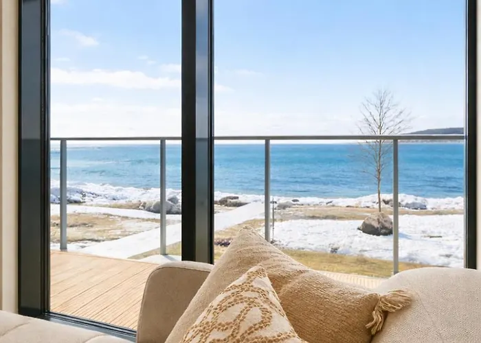 Luxury Waterfront With Sea Views, Sunset Terraces And Free Parking, One With A Huum Sauna, The Other With A Bathtub Apartman *