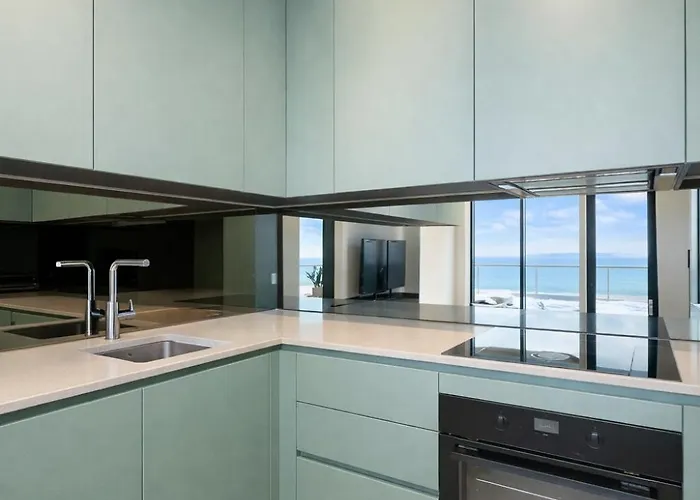 Luxury Waterfront With Sea Views, Sunset Terraces And Free Parking, One With A Huum Sauna, The Other With A Bathtub Apartman