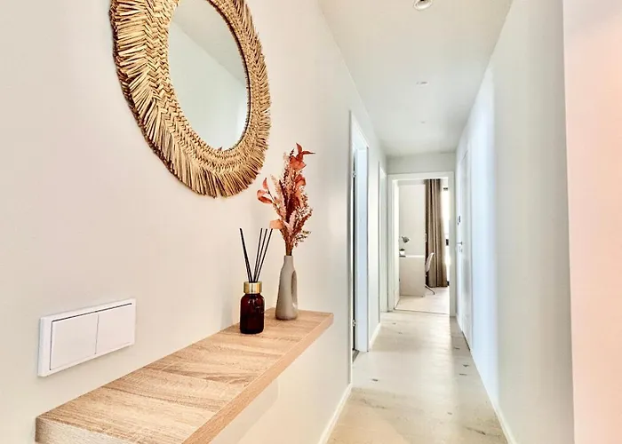 Luxury Waterfront With Sea Views, Sunset Terraces And Free Parking, One With A Huum Sauna, The Other With A Bathtub Apartman *