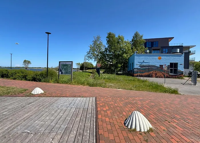 Luxury Waterfront With Sea Views, Sunset Terraces And Free Parking, One With A Huum Sauna, The Other With A Bathtub Korter