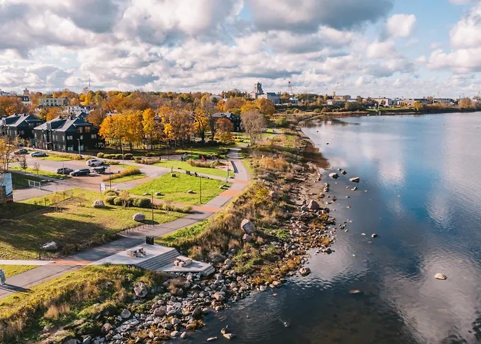 Luxury Waterfront With Sea Views, Sunset Terraces And Free Parking, One With A Huum Sauna, The Other With A Bathtub Apartman *