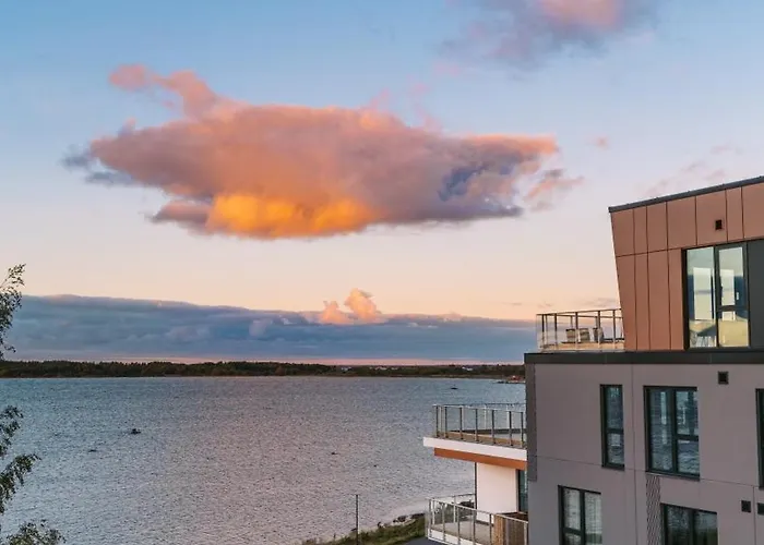 Apartman Luxury Waterfront With Sea Views, Sunset Terraces And Free Parking, One With A Huum Sauna, The Other With A Bathtub