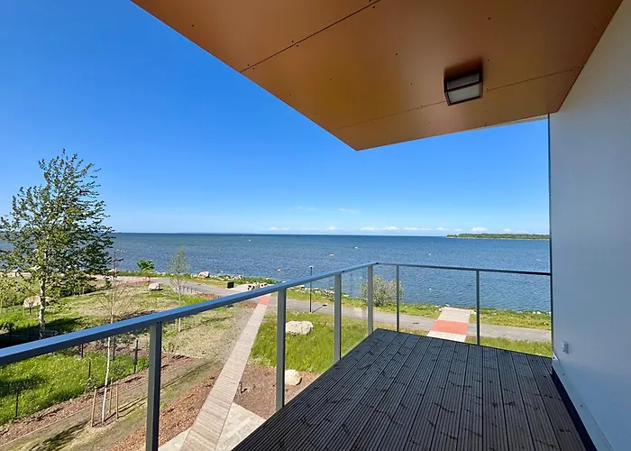 Luxury Waterfront With Sea Views, Sunset Terraces And Free Parking, One With A Huum Sauna, The Other With A Bathtub