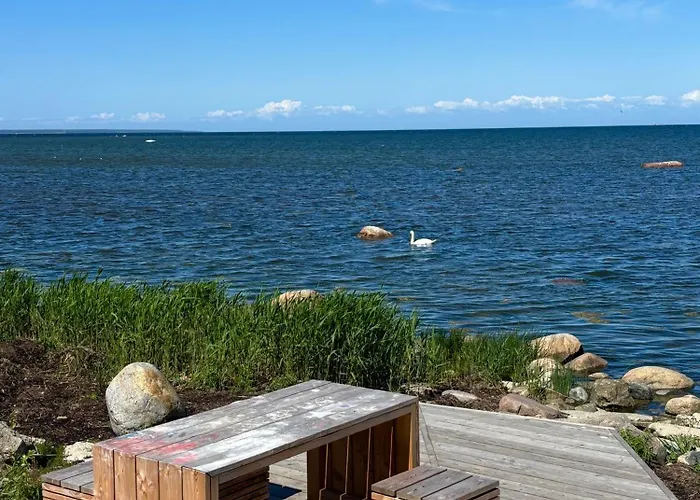 Luxury Waterfront With Sea Views, Sunset Terraces And Free Parking, One With A Huum Sauna, The Other With A Bathtub