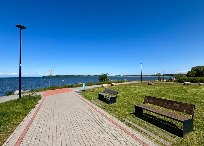 Luxury Waterfront With Sea Views, Sunset Terraces And Free Parking, One With A Huum Sauna, The Other With A Bathtub Apartman