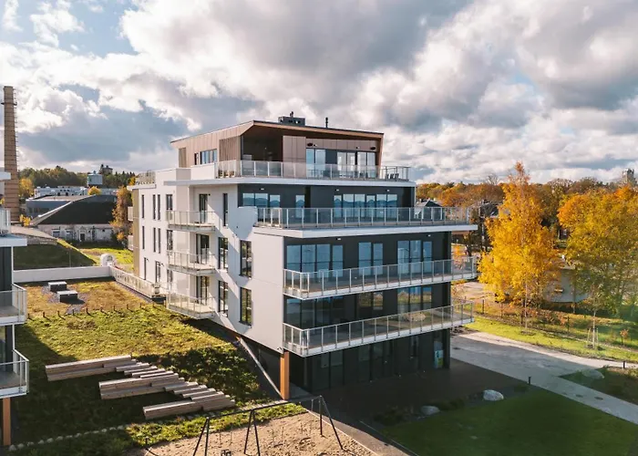 Luxury Waterfront With Sea Views, Sunset Terraces And Free Parking, One With A Huum Sauna, The Other With A Bathtub *