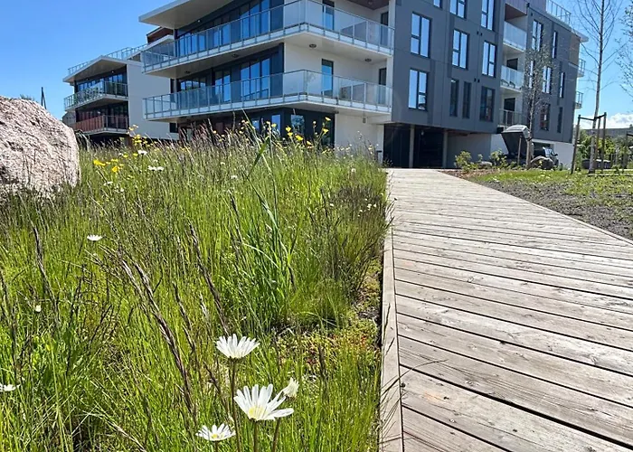 Luxury Waterfront With Sea Views, Sunset Terraces And Free Parking, One With A Huum Sauna, The Other With A Bathtub Tallinn