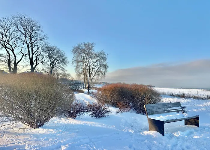 Luxury Waterfront With Sea Views, Sunset Terraces And Free Parking, One With A Huum Sauna, The Other With A Bathtub Apartman