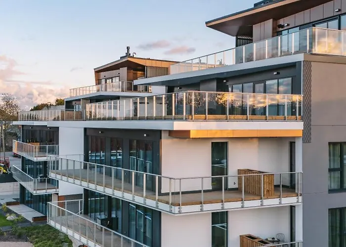 Apartman Luxury Waterfront With Sea Views, Sunset Terraces And Free Parking, One With A Huum Sauna, The Other With A Bathtub