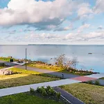 Appartement Luxury Waterfront With Sea Views, Sunset Terraces And Free Parking, One With A Huum Sauna, The Other With A Bathtub *